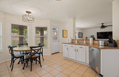 Leon Valley House | Spacious 4 BR | Near Med Center & Lackland