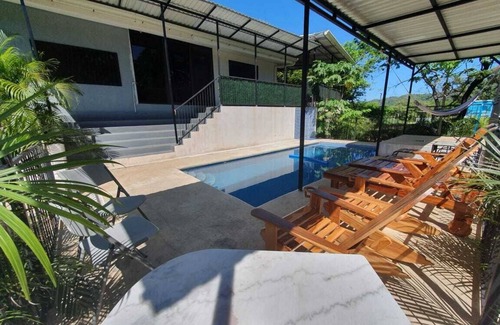 Veintisiete de Abril House | Spacious 4-bedroom house with Pool AC & WiFi in delightful Veintisiete de Abril