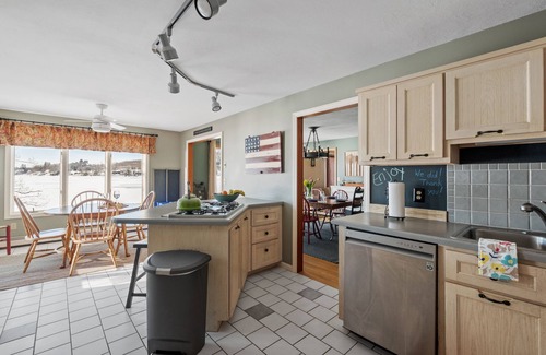 New Durham House | Spacious, 4 Season Lakefront Home on Merrymeeting Lake!