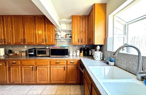Seaside House | Spacious 4B2B Home + 2 FREE Aquarium Tickets Perfect Holiday Getaway in Seaside!