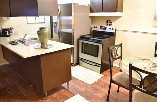 Detroit House | Spacious 4BD/2BA Tri-Level, Sleeps 12