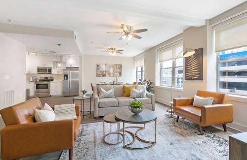 Central Business District Apartment | Spacious 4BD Condo-Sleeps 12-Walk to Bourbon St & Superdome