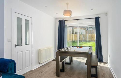 Cheetham Hill Apartment | Spacious 4Bed Home, Sleeps 10, Pool Table, Parking, Perfect For Groups
