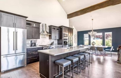 Pinebrook House | Spacious 4BR/3.5BAMountain Retreat-Sleeps10!STUNNING VIEWS, near top attractions