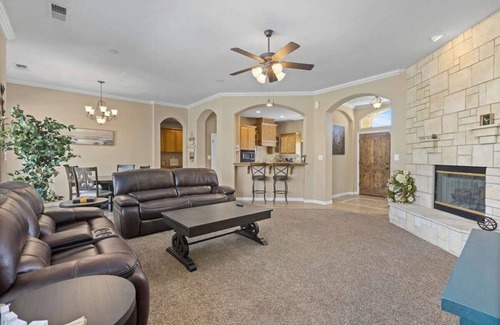 Greenacres House | Spacious 4BR 3BA Home KING Suite Pool Sleeps 8