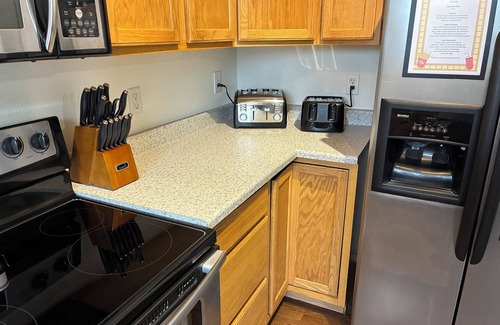 Fountain House | Spacious 4BR/3BA Home for 12,Private Outdoor Movie,Fast Wifi & Equipped Kitchen!