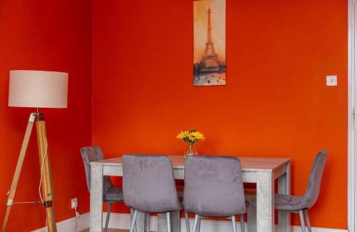 Golborne Apartment | Spacious 4BR apt with large balcony
