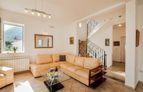 Orahovac House | Spacious 4BR Beach House, Fantastic Sea Views