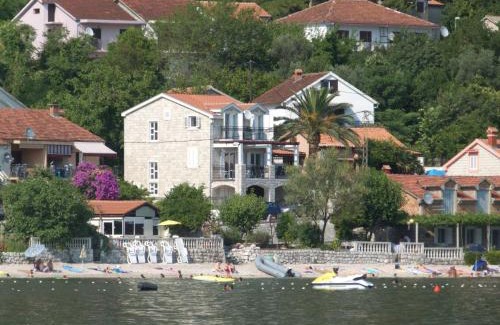 Orahovac House | Spacious 4BR Beach House, Fantastic Sea Views