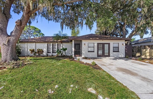 Sarasota House | Spacious 4BR Bungalow in Sarasota w/POOL