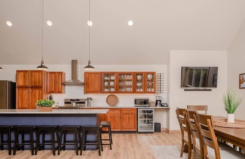 Sturgeon Bay House | Spacious 4Br CavePoint Stay|Dunes|PetFriendly