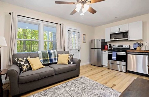 Hendersonville House | Spacious 4BR Compound w/2 Cottages | Near Trails