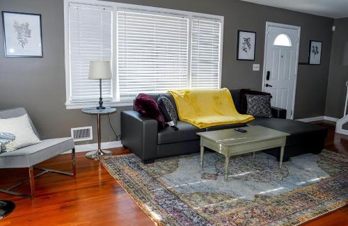 Columbus House | Spacious 4BR Family-Friendly Home, 5 Mins to Dining