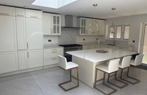 Stonecot House | Spacious 4BR Home Garden & Office Space