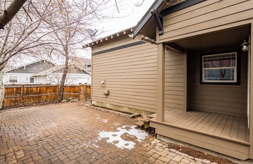 Mountain View House | Spacious 4BR Home in Bend – Near Hospitals & Highways, Perfect for Families!