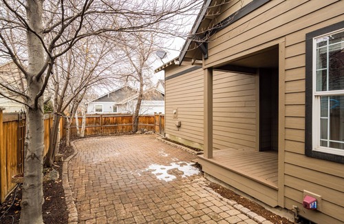 Mountain View House | Spacious 4BR Home in Bend – Near Hospitals & Highways, Perfect for Families!