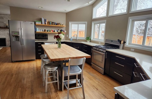 Table Mesa House | Spacious 4BR Home Near Trails & Shops – AC, WiFi, & Family-Friendly!