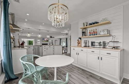 Stevensville House | Spacious 4BR Home w/waterviews! Recently updated, game room, roof top deck.