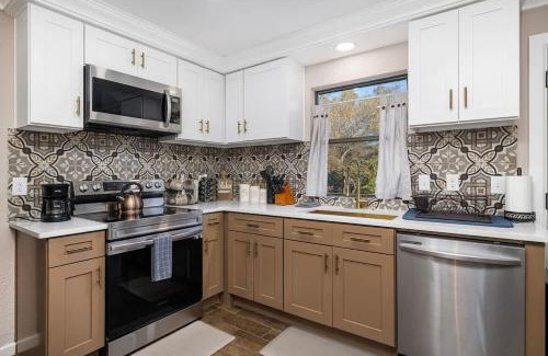 South Arlington House | Spacious 4BR Home with Pool BBQ & Games