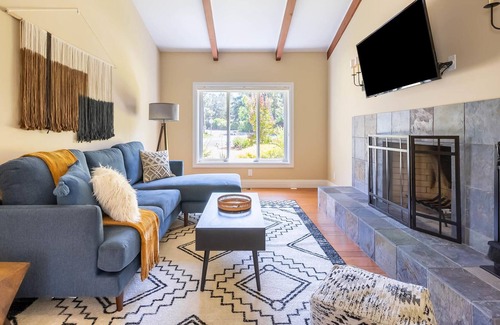 North Los Altos House | Spacious 4BR House in Los Altos