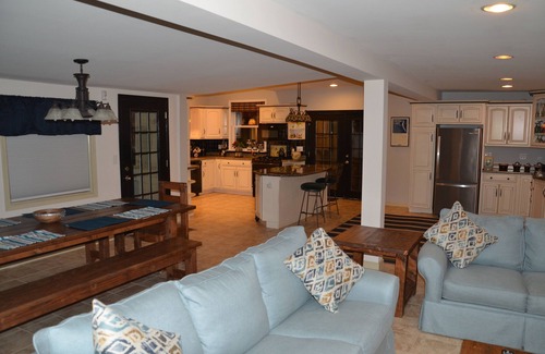 Seneca Falls House | Spacious 4BR Lake House in Wine Country-Gorgeous Views, Hot Tub, Smart TVs, WiFI