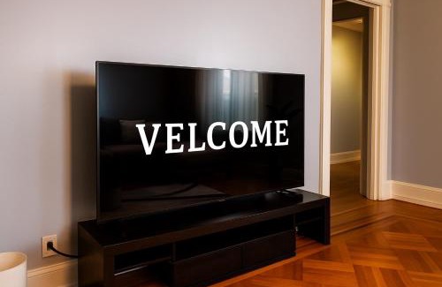 Jersey City Apartment | Spacious 4BR near NYC with Parking, 10min MetLife, 20min Times Sq