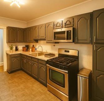 Jersey City Apartment | Spacious 4BR near NYC with Parking, 10min MetLife, 20min Times Sq