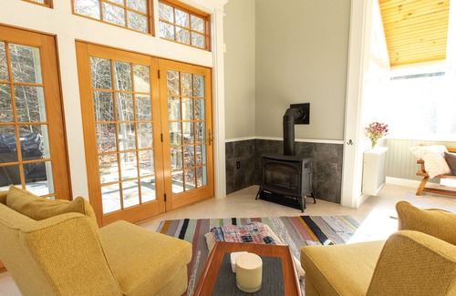 Moscow House | Spacious 4BR on 8 Acres – Minutes from Stowe