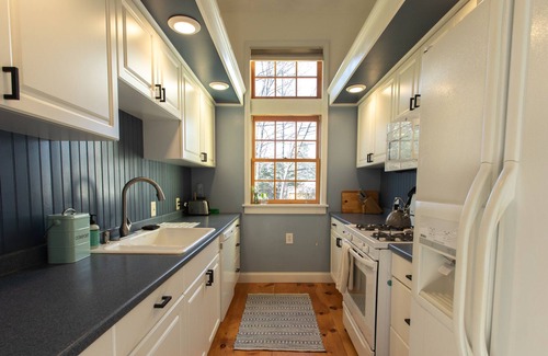 Moscow House | Spacious 4BR on 8 Acres – Minutes from Stowe