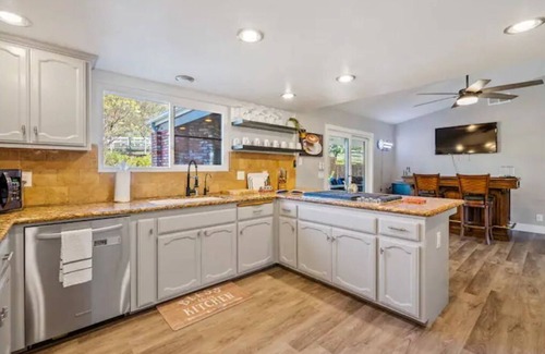 Atascadero House | Spacious 4BR RanchHome w/2FirePits