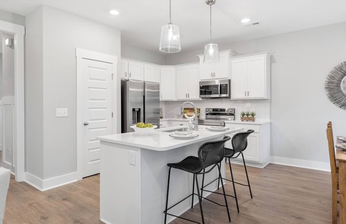 Gallatin House | Spacious 4BR Townhome - Pet Friendly, WIFI, Dedicated Workspace in Gallatin