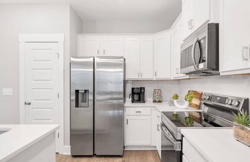 Gallatin House | Spacious 4BR Townhome - Pet Friendly, WIFI, Dedicated Workspace in Gallatin