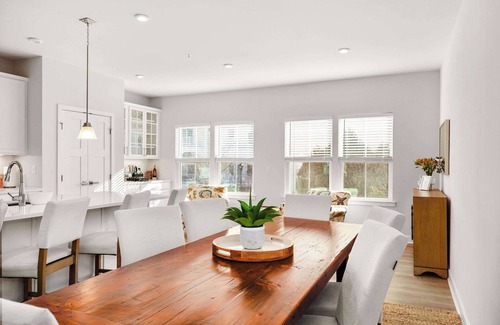 Bayside House | Spacious 4BR Townhouse w/Pool & Hot Tub Access