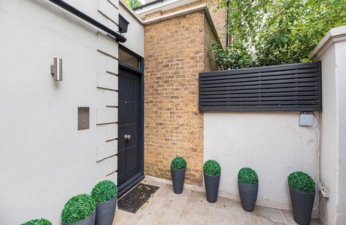 Avonmore and Brook Green House | Spacious 4BR Victorian Estate in Kensington