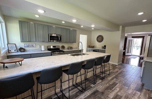 Fair Haven House | Spacious 5 bdrm Retreat Steps to Lake Ontario & Fair Haven State Park Sleeps 10!