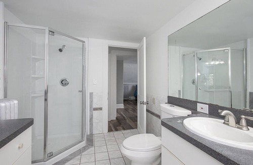 Cleveland House | Spacious 5 bedroom home near CWRU/hospitals!