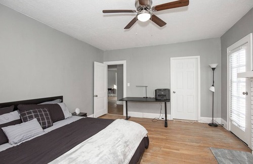 Cleveland House | Spacious 5 bedroom home near CWRU/hospitals!