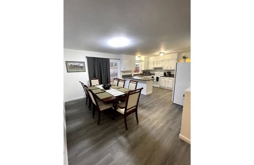 Billings House | Spacious 5 bed/3 bath home with backyard