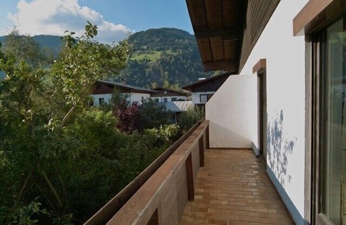 Schuttdorf Ski Chalet | Spacious 5 bed chalet with sauna, ideal location, sleeps up to 12.