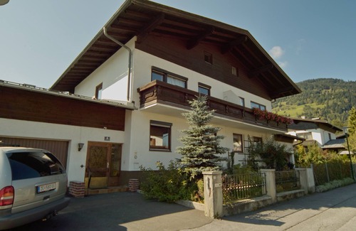 Schuttdorf Ski Chalet | Spacious 5 bed chalet with sauna, ideal location, sleeps up to 12.