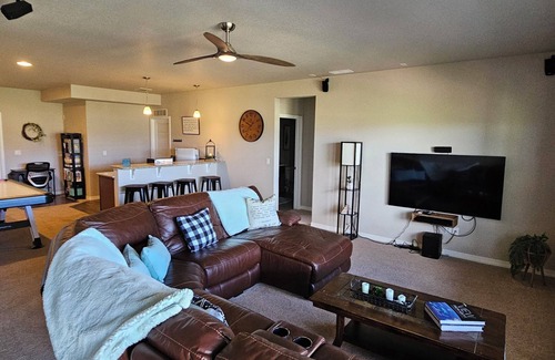 Northgate House | Spacious 5-bed house in North Colorado Springs near music venues and AF Academy