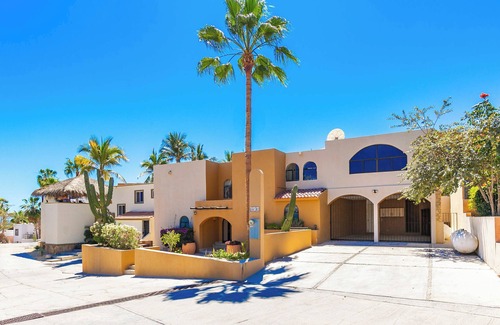 Cabo Bello House | Spacious 5-Bedroom Oasis with Private Pool, Jacuzzi & Beach Access