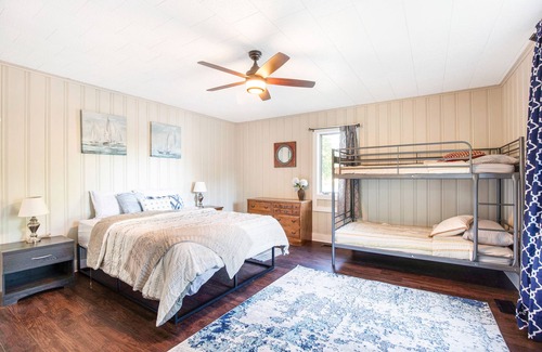 Gravois Mills House | Spacious 5 bedroom 3 bath lake house