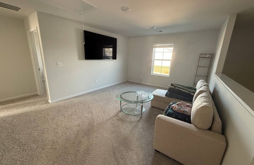 Lawrenceville House | Spacious 5-bedroom house with AC and WiFi in awesome Lawrenceville