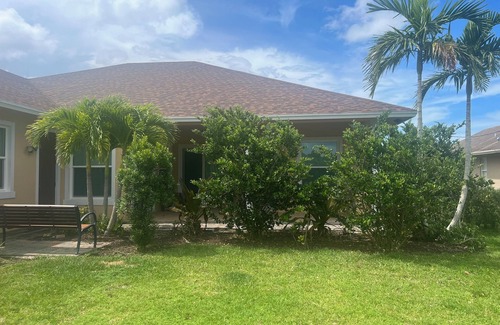Port Saint Lucie House | SPACIOUS 5 BEDROOM RESIDENCE "GATHERINGS ALLOWED"