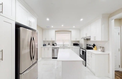 Clanton Park House | Spacious 5 Bedroom/3 Bath Homen