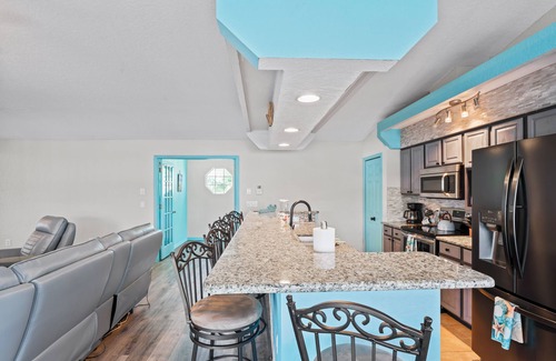 Hudson House | Spacious 5-bedroom 3 bath waterfront home on canal leading to Gulf of America!