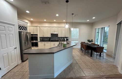 Palmetto House | Spacious 5-bedroom 3 full Bath house on large lot & cul-de-sac close to beaches