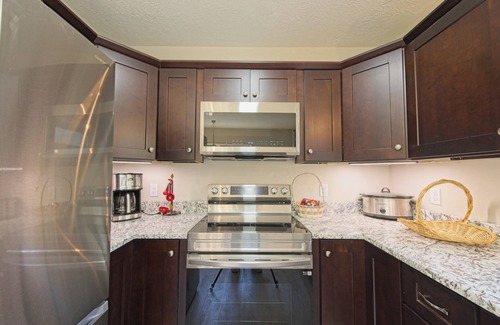 Baraboo House | Spacious 5-bedroom 4- bath house 1- mile to Devil's Lake.