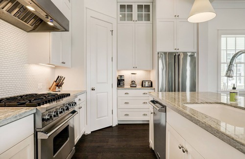 Galveston House | Spacious 5 Bedroom - 4.5 Baths Near the Beach w/Elevator
